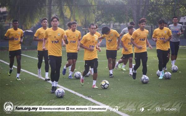 Skuad B-22 yang membawa cabaran negara pada saingan Kelayakan Piala Asia B-23 di Ulaanbaatar, Mongolia yang akan bermula 25 Oktober ini. - FOTO: Football Association of Malaysia