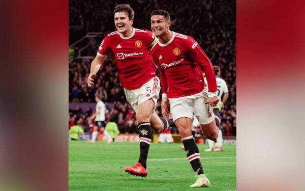 Ronaldo bersama Maguire antara penjaring gol ketika membantu Manchester United mengatasi Atalanta di Old Trafford. - Foto FB Cristiano Ronaldo