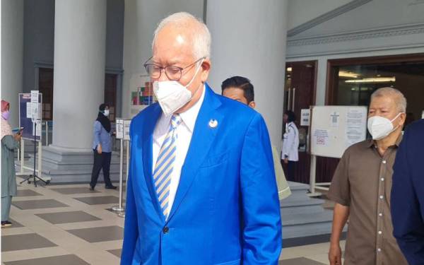 Najib Tangguh Ke Singapura Kerana Prn Melaka