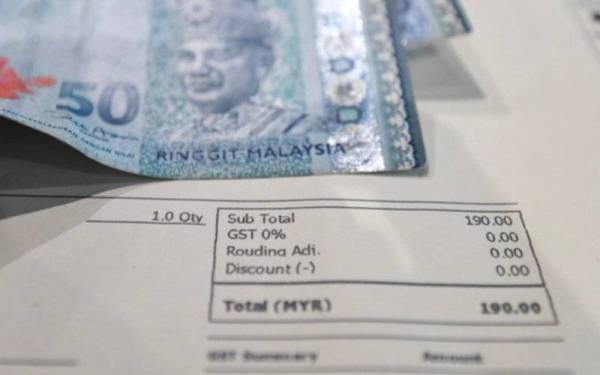 Malaysia perlu mengkaji kemungkinan menyelaraskan GST dan SST untuk menampung kekurangan hasil cukai. - Foto fail Bernama