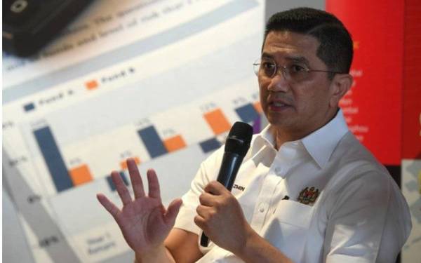 Mohamed Azmin - Foto Bernama