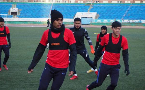 Skuad negara menjalani latihan sebagai persiapan menentang Laos pada Isnin. - FOTO: FB FAM