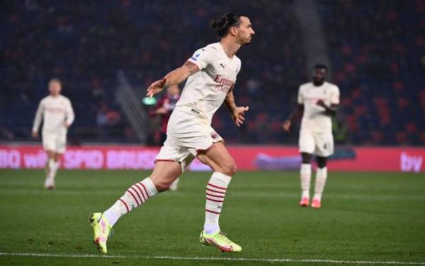 Ibrahimovic ketika meraikan jaringan semasa perlawanan Serie A menentang Bologna di Stadium Renato-Dall'Ara, Bologna. FOTO: AFP