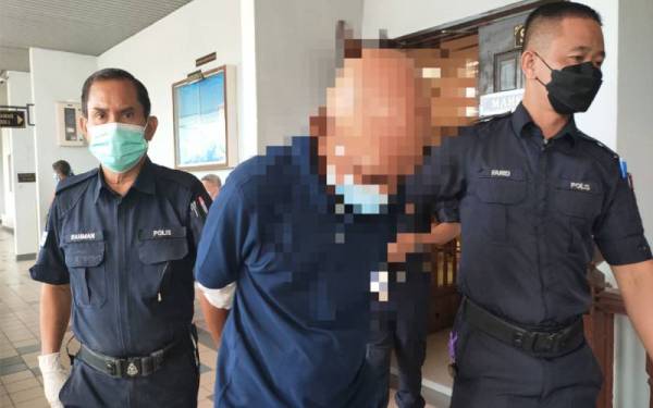 Warga emas berusia 65 tahun tidak mengaku bersalah di Mahkamah Sesyen Melaka di sini, pada Rabu kerana melakukan amang seksual.