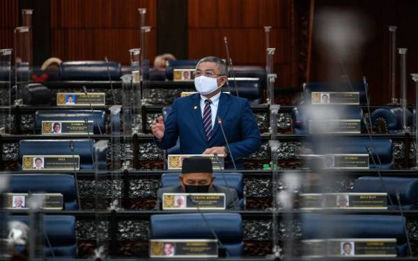 Dr Adham Baba ketika menghadiri Mesyuarat Kedua Penggal Keempat, Parlimen Ke-14 di Bangunan Parlimen, pada Khamis. - Foto Bernama 