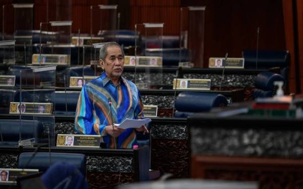 Wan Junaidi ketika menghadiri Mesyuarat Kedua Penggal Keempat, Parlimen Ke-14 di Bangunan Parlimen hari ini.  - Foto Bernama