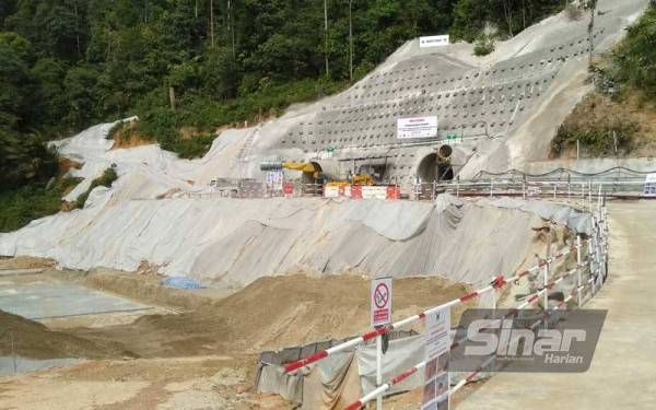 Kerja-kerja pembinaan terowong 'inlet portal' di LRA Langat 2 giat dilaksanakan pada masa ini.