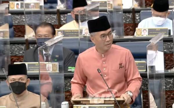 Tengku Zafrul ketika membentangkan Bajet 2022 di Dewan Rakyat pada Jumaat.