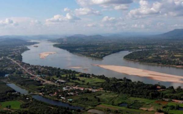 Sungai Mekong yang mengalir antara Thailand dan Laos dilihat dari Nong Khai. - Foto Reuters