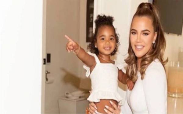 Khloe umum dia dan anak perempuannya, True Thompson, 3, dijangkiti Covid-19. - Foto Line Today