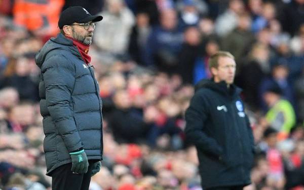 Klopp (kiri) dan Potter ketika menyaksikan anak buah mereka beraksi dalam saingan liga di Anfield. FOTO: AFP