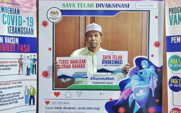 Wan Roslan merupakan antara barisan kepimpinan Kelantan yang mendapatkan suntikan dos penggalak vaksin Covid-19 di Kompleks Darulnaim, Kota Bharu pada Selasa.