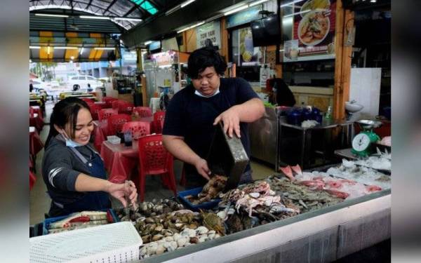 KPDNHEP melancarkan Ops Menu di restoran dan kedai makan bagi memastikan peniaga tidak manipulasi harga. (Gambar hiasan)