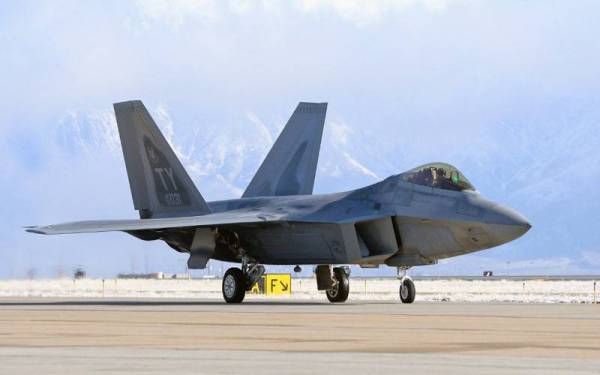 F-22 Raptor akan berusia empat dekad menjelang 2030 selepas ia pertama kali dibangunkan pada 1991. - Foto Agensi