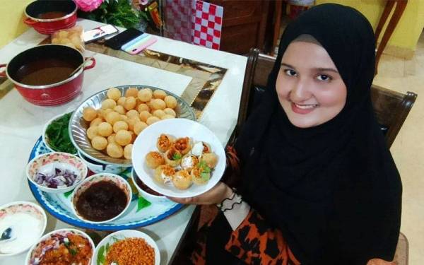 Makanan tradisi popular di India iaitu pani puri menjadi 'lubuk' rezeki kepada Nasirah.