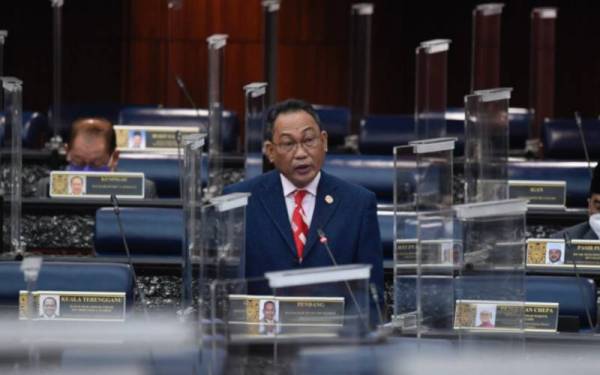 Timbalan Menteri Sumber Manusia, Datuk Awang Hashim pada sesi perbahasan Rang Undang-Undang Perbekalan 2022 (Bajet 2022) ketika Mesyuarat Khas Penggal Ketiga Parlimen Ke-14 di Parlimen pada Isnin. - Foto Bernama 