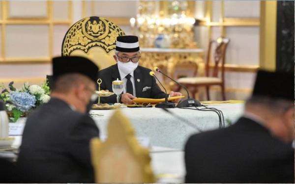 Al-Sultan Abdullah Ri’ayatuddin Al-Mustafa Billah Shah berkenan berangkat menghadiri Majlis Munaqasyah Pengurusan Hal Ehwal Islam Negeri-Negeri Di Bawah Naungan Yang di-Pertuan Agong di Istana Negara, di sini pada Selasa. - Foto Bernama