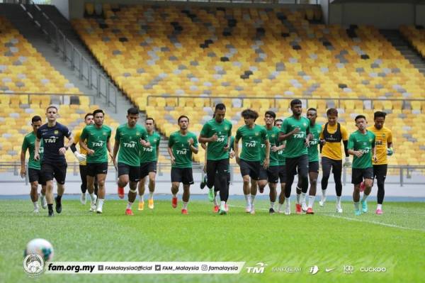 Skuad Harimau Malaya bakal beraksi dalam saingan Kumpulan B Piala Suzuki AFF 2020 di Singapura. -Foto FB FAM
