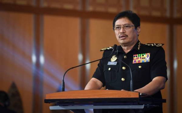 Datuk Seri Azam Baki menyampaikan ucapan semasa Sambutan Hari Intergriti dan Pelancaran Pelan Antirasuah Organisasi (OACP) Peringkat Kementerian Belia dan Sukan (KBS) pada Selasa. - Foto Bernama