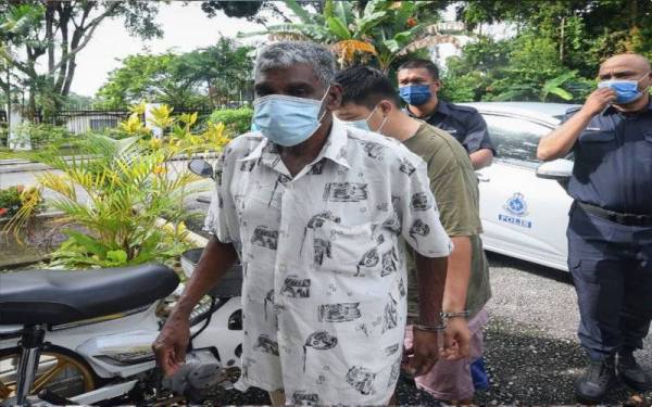 S. Krisman, 72, dihadapkan ke Mahkamah Majistret di sini hari ini atas kesalahan mengelar leher anak lelakinya selepas bertengkar akibat menukar siaran televisyen pada 3 November lalu.   Foto Bernama