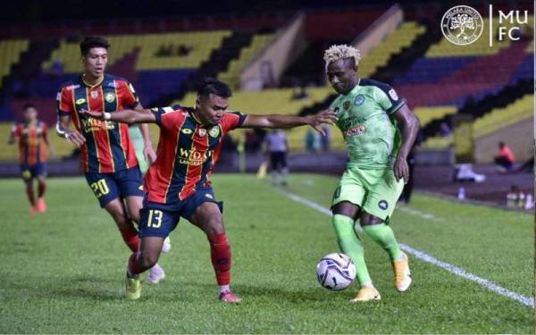 Antara aksi menarik perlawanan Melaka United menentang Kedah Darul Aman dalam aksi Kumpulan C saingan Piala Malaysia. - Foto Melaka United Football Club