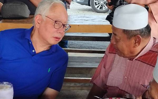 Najib beramah mesra bersama penduduk Kampung Balik Batu 1 PRU