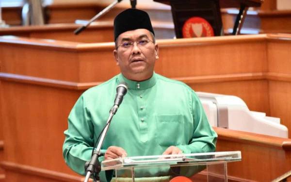 Muhammad Sanusi ketika membentangkan Belanjawan Kedah 2022 di Dewan Undangan Negeri (DUN) Kedah pada Ahad.