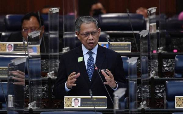 Menteri di Jabatan Perdana Menteri (Ekonomi) merangkap Ahli Parlimen Jeli Datuk Seri Mustapa Mohamed menghadiri Mesyuarat Khas Penggal Ketiga Parlimen Ke-14 di Parlimen hari ini. - Foto Bernama