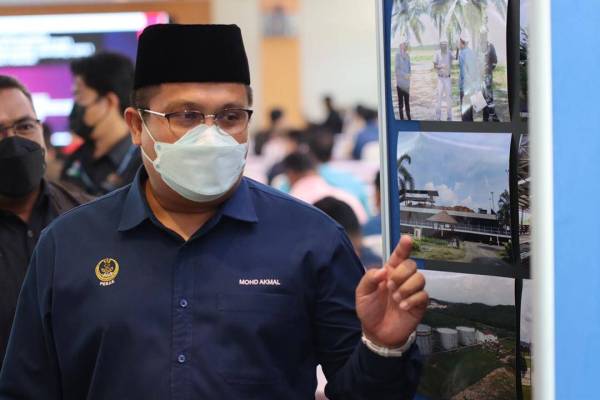 Mohd Akmal ketika hadir ke Simposium Kuari dan Kilang Kelapa Sawit Lestari sempena Sambutan Hari Alam Sekitar Negeri Perak 2021 di Ipoh pada Selasa.