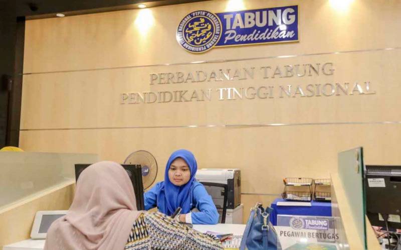 PTPTN ditubuhkan pada tahun 1997 bertujuan membantu seramai mungkin pelajar terutamanya anak-anak bumiputera dalam meneruskan pengajian tinggi tanpa membebankan ibu bapa. Foto hiasan