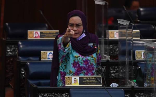 Menteri Perpaduan Negara merangkap Ahli Parlimen Kota Tinggi Datuk Halimah Mohamed Sadique ketika Mesyuarat Khas Penggal Ketiga Parlimen Ke-14 di Parlimen pada Rabu. - Foto Bernama