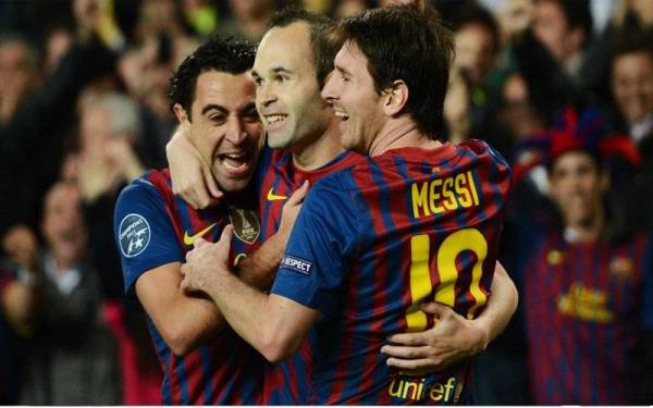 Xavi bersama Iniesta dan Messi ketika bersama Barcelona sebelum ini.