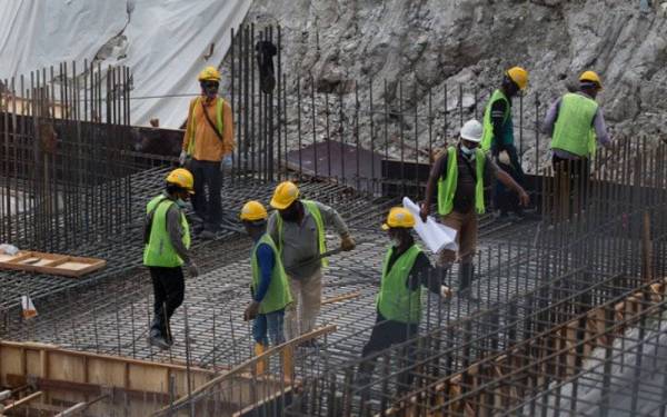 Sektor pembinaan mencatatkan kejatuhan terbesar produktiviti buruh iaitu 18.8 peratus berbanding suku sebelumnya. - Foto Bernama