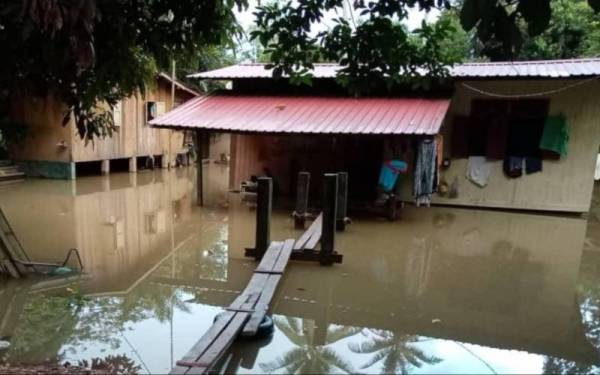 Kampung Tersang, Rantau Panjang mula dinaiki air.