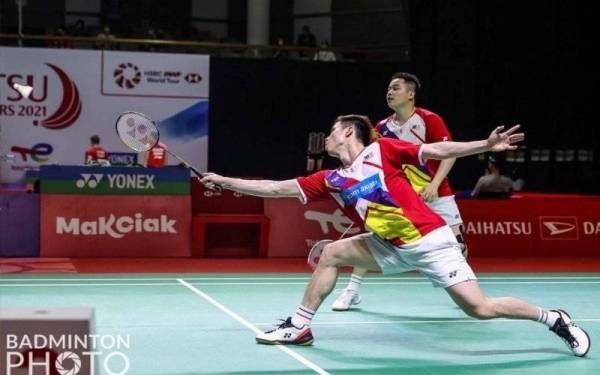  Aaron Chia-Soh Wooi Yik meneruskan aksi cemerlang pada Kejuaraan Indonesia Masters apabila mara ke separuh akhir setelah menewaskan beregu ranking ketiga dunia dari Taiwan, Lee Yang-Wang Chi Lin 21-13, 21-15 dalam masa 31 minit.