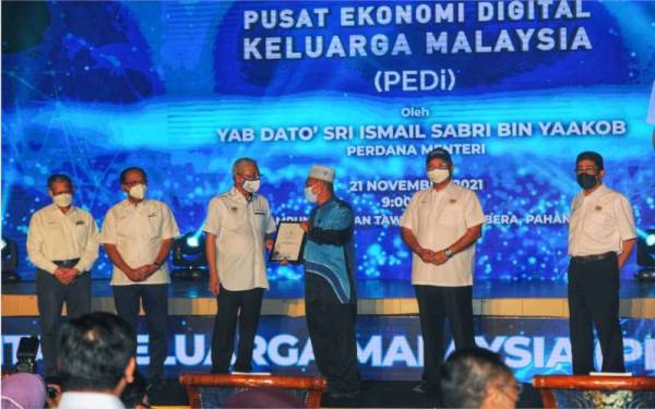 PEDi perkasa usahawan kecil, tingkat sosioekonomi masyarakat luar 