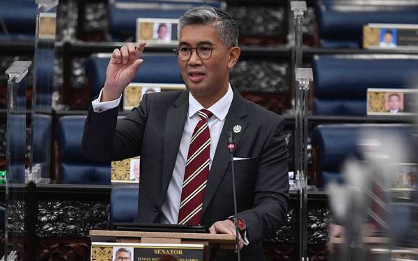 Tengku Mohd Zafrul ketika Mesyuarat Khas Penggal Ketiga Parlimen Ke-14 di Parlimen hari ini. - Foto Bernama