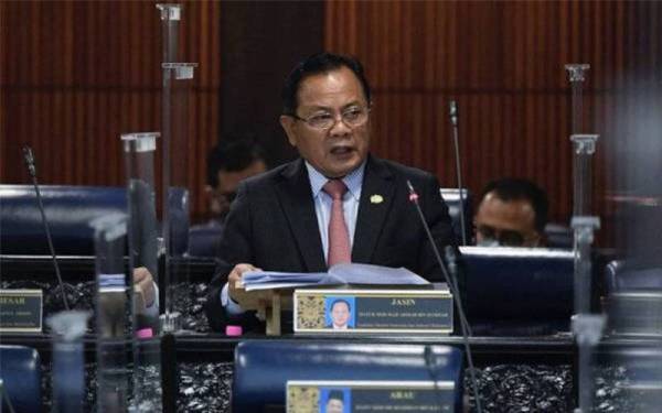 Persidangan Dewan Rakyat sesi petang pada Khamis kecoh seketika apabila beberapa ahli Parlimen pembangkang mendakwa Ahmad enggan menjawab soalan yang dibangkitkan.