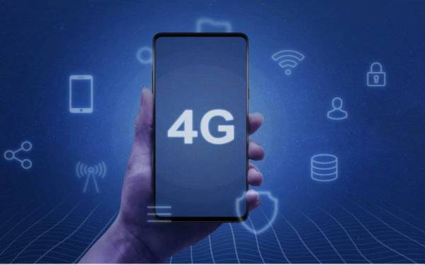 Pengguna telefon bimbit atau peranti 3G perlu segera beralih kepada rangkaian 4G sebelum perkhidmatan 3G di Malaysia ditamatkan sepenuhnya pada 31 Disember ini. (Gambar hiasan) - Foto 123rf