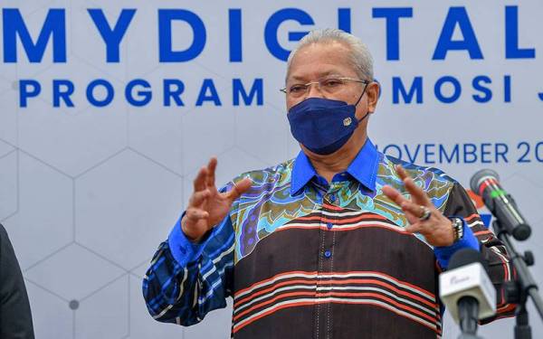 Annuar pada sidang media majlis perasmian Program Promosi Jalur Lebar 2021 MyDIGITAL.KKMM di Kementerian Komunikasi dan Multimedia (KKMM) pada Khamis. - Foto Bernama