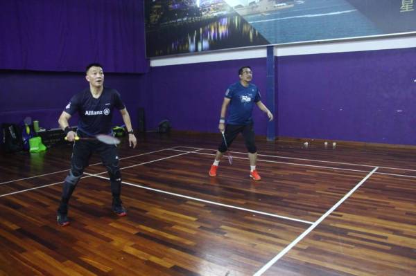 Sean Wang, Ketua Pegawai Eksekutif Allianz General Insurance Company (Malaysia) Berhad gigih menjalankan latihan.