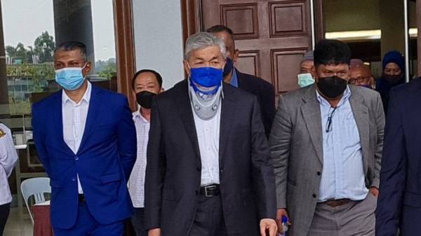 
Ahmad Zahid hadir di Mahkamah Tinggi Kuala Lumpur pada Isnin bagi hujahan prosiding di akhir pendakwaan bagi kes pecah amanah, rasuah dan pengubahan wang haram melibatkan puluhan juta ringgit dana milik Yayasan Akalbudi.