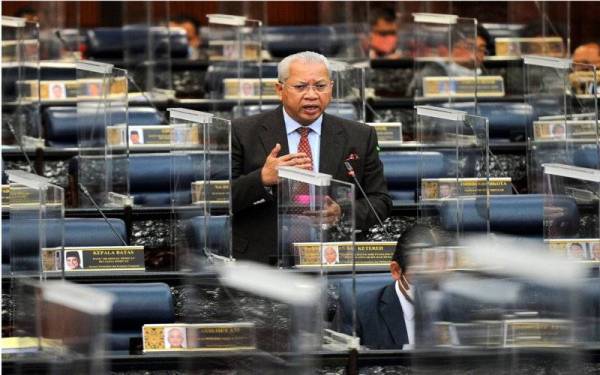 Annuar yang juga Ahli Parlimen Ketereh menjawab soalan pada Waktu Pertanyaan-Pertanyaan Menteri sempena Mesyuarat Khas Penggal Ketiga Parlimen Ke-14 di Parlimen pada Selasa. - Foto Bernama 