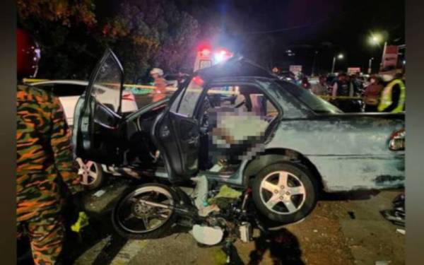 Polis sedang menunggu laporan ujian darah pemandu yang terbabit dalam kemalangan maut di Jalan Klebang, Isnin lalu. - Facebook Cobra King