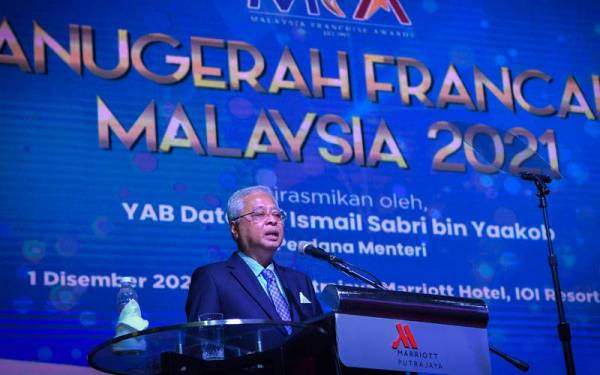 Perdana Menteri Datuk Seri Ismail Sabri Yaakob menyampaikan ucapan pada Malam Anugerah Francais Malaysia 2021 malam ini. -Foto Bernama