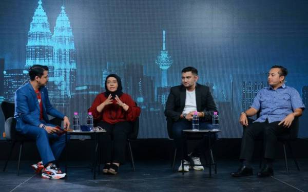 Program Kompas Rasuah Busters bertajuk ‘Rasuah Rampas Masa Depan Anak Muda’ bersama (dari kiri) Moderator, Amin Idris, Pengurus Unit Demokrasi dan Tadbir Urus Institut Demokrasi dan Hal Ehwal Ekonomi (Ideas), Aira Azhari; Artis, Fizie Roslan dan ADUN Sungai Panjang, Datuk Mohd Imran Tamrin yang berlangsung di Kompleks Karangkraf pada Rabu. Foto SINAR HARIAN / MOHD HALIM ABDUL WAHID.