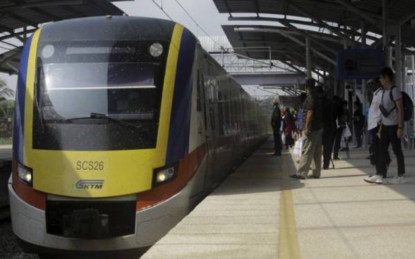 KTMB menawarkan tambang percuma selama tiga hari untuk golongan OKU yang menggunakan KTM komuter sektor Lembah Klang dan Utara bermula esok. - Foto Bernama