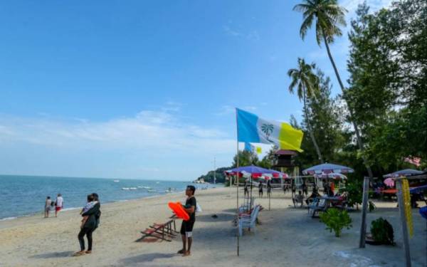 Batu Ferringhi antara lokasi tumpuan pelancong domestik di Pulau Pinang. - Foto 123RF 