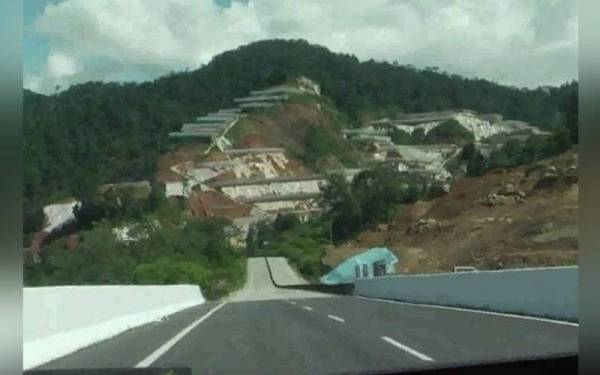 Pihak polis sentiasa membuat pemerhatian terutamanya melibatkan cerun-cerun yang tinggi di sebelah Lojing dan sekitarnya. - Foto Astro Awani