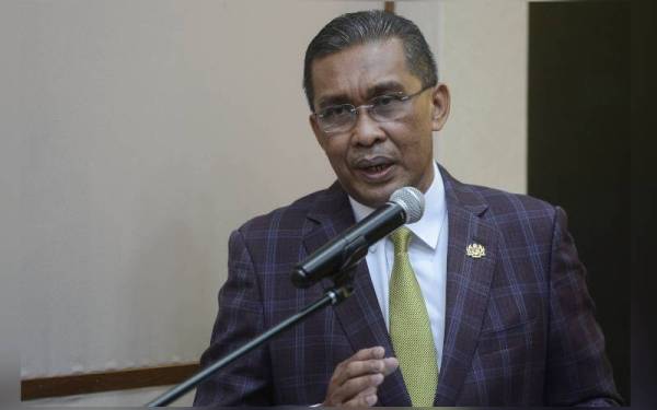 Menteri Tenaga dan Sumber Asli (KeTSA) Datuk Seri Takiyuddin Hassan. - Foto Bernama